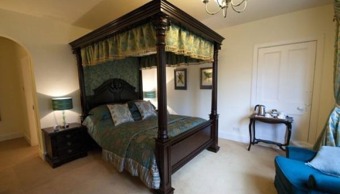 Four poster bed at Balmuirfield House B&B