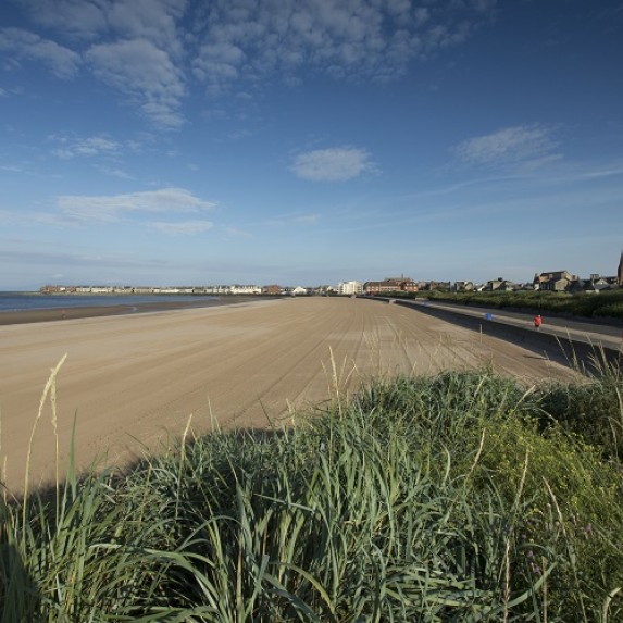 A sunny day at Troon beach 