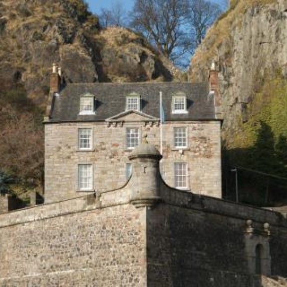 ​​Dumbarton Castle exterior